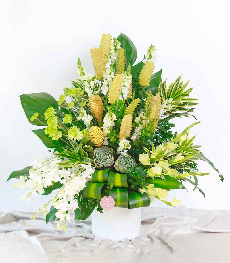 Sabina Vased Arrangement